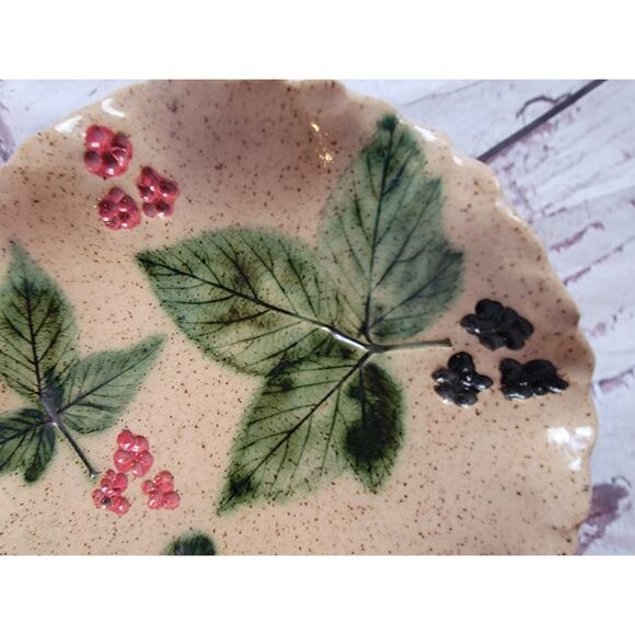 Studio Art Pottery Wavy Dish 7in Tan Pressed Leaf & Berries Pattern Signed - Picture 5 of 10